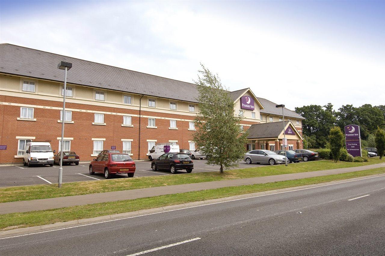 Premier Inn Gatwick Crawley Town West Esterno foto