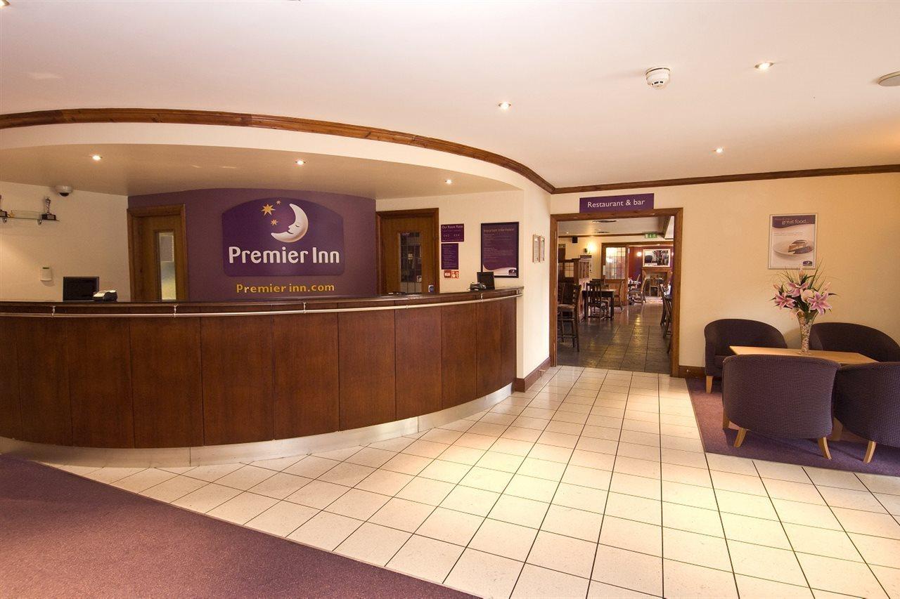 Premier Inn Gatwick Crawley Town West Esterno foto