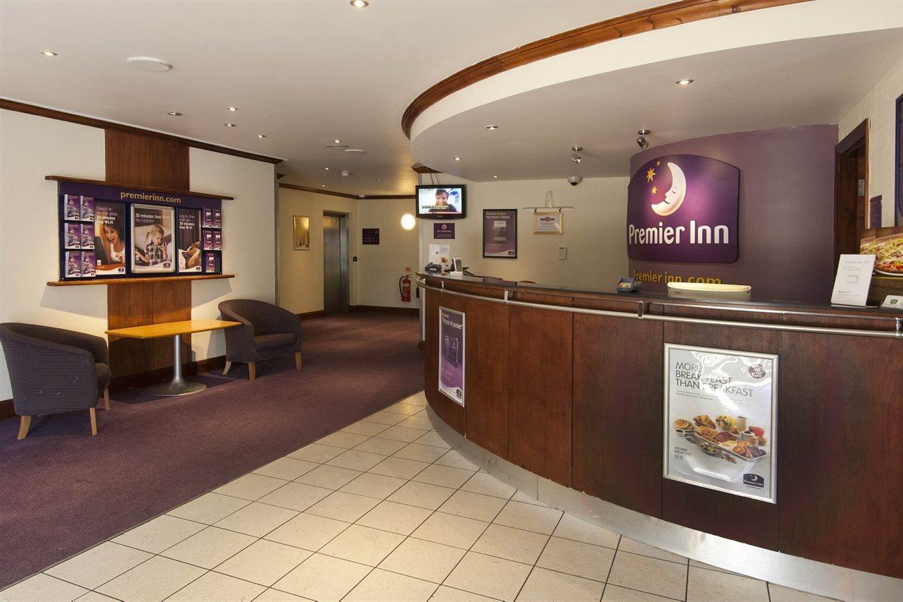 Premier Inn Gatwick Crawley Town West Esterno foto