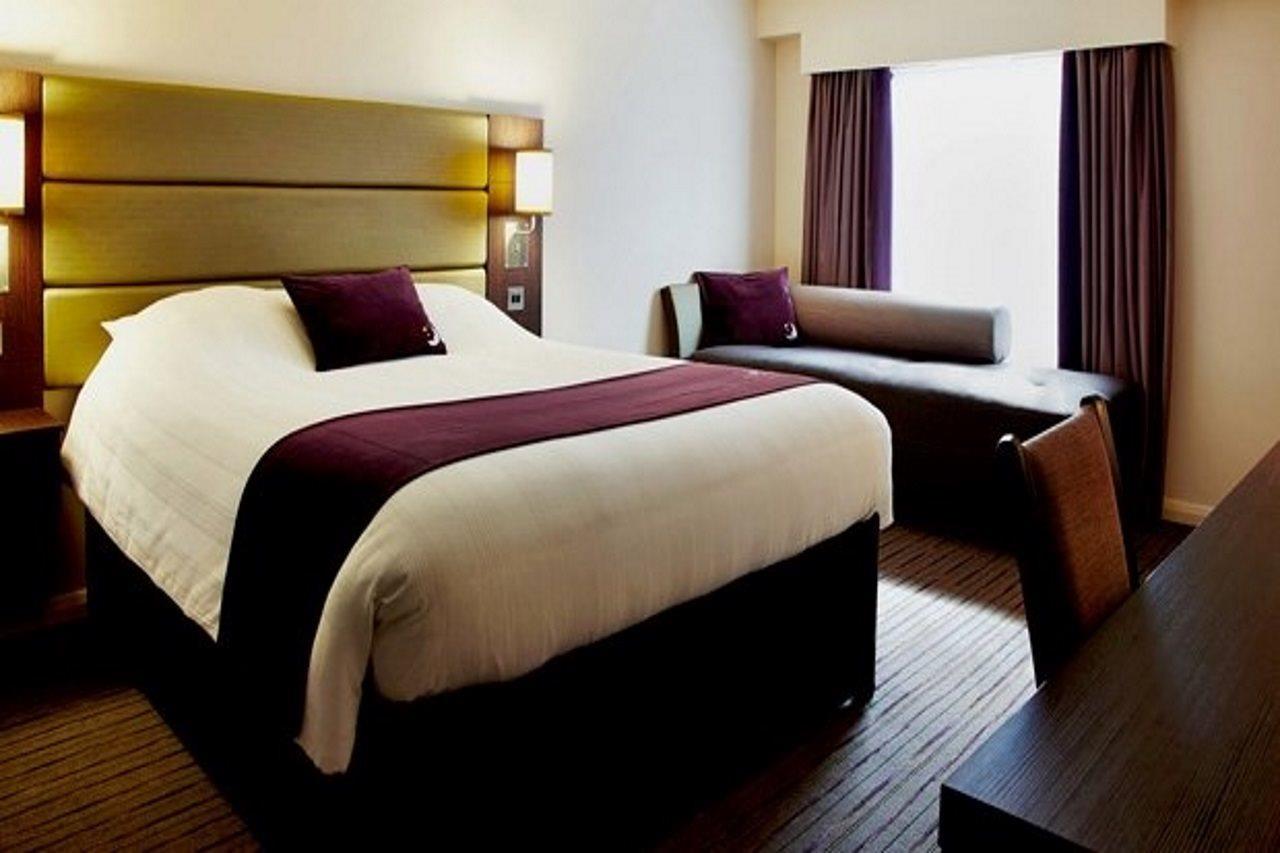 Premier Inn Gatwick Crawley Town West Esterno foto